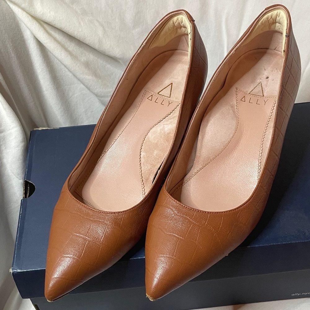 Camel Ally Heels Sz 8.5